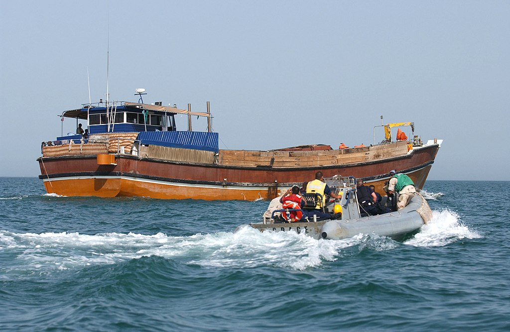 Scontro fra trafficanti al largo della Libia, 15 migranti uccisi